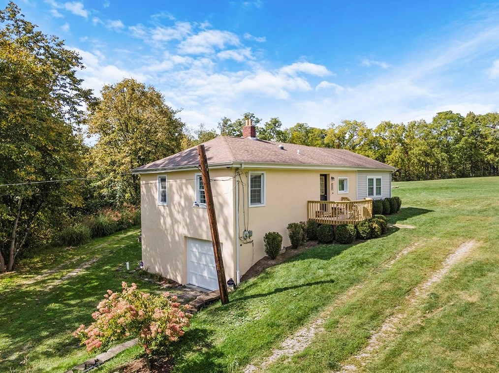 221 Mountain View Rd, Gibsonia, PA 15044