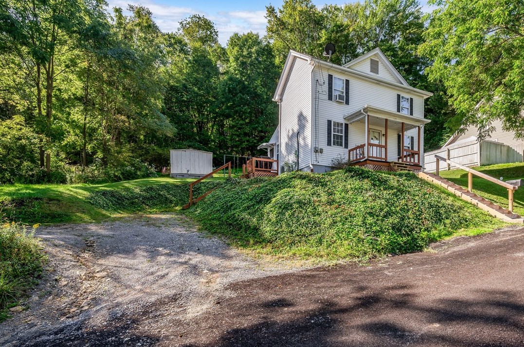 139 Valley St, Butler, PA 16001-2032