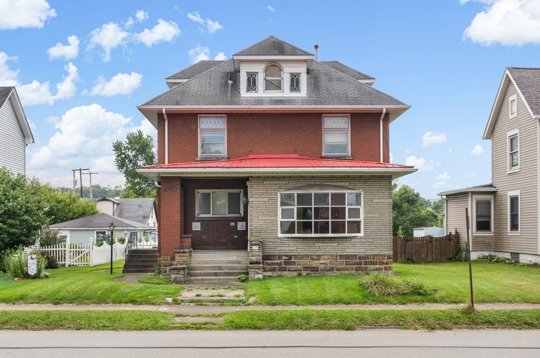 216 Pike St, Houston, PA 15342-1713