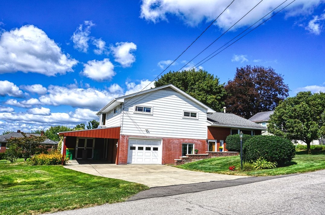 202 Westview Dr, Butler, PA 16001-2723