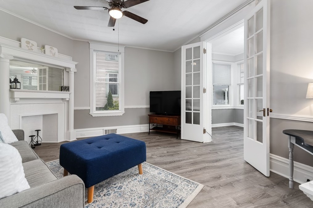 223 E New Castle St, Zelienople, PA 16063
