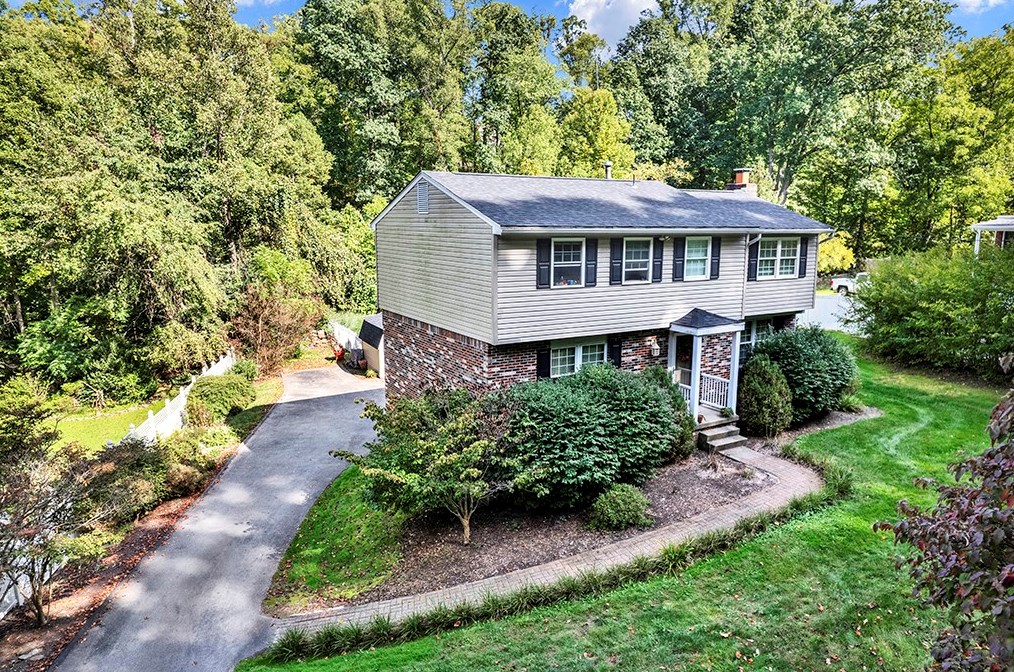 1343 Mt Pleasant Rd, Greensburg, PA 15601