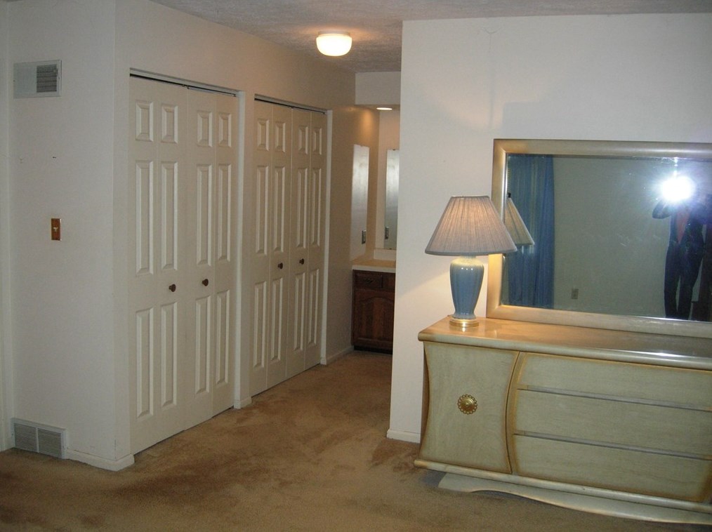 107 Oak Pointe Dr, Monroeville PA  15146-2950 exterior