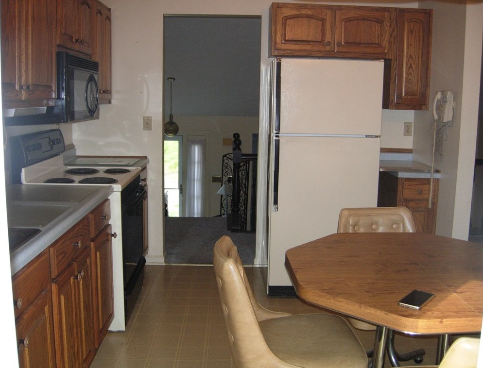 107 Oak Pointe Dr, Monroeville PA  15146-2950 exterior