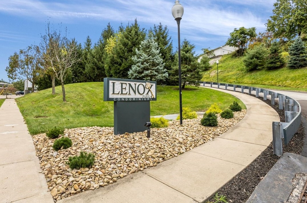1002 Lenox Dr, Bethel Park, PA 15102-2935