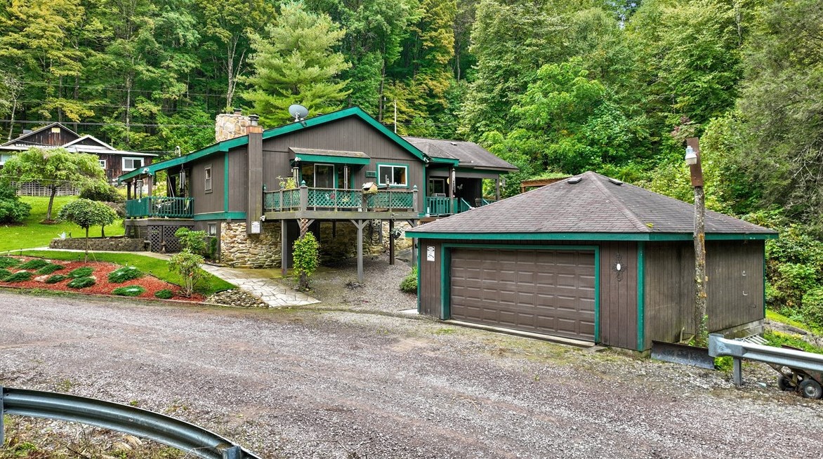 109 Fire Tower Rd, Listonburg, PA 15424