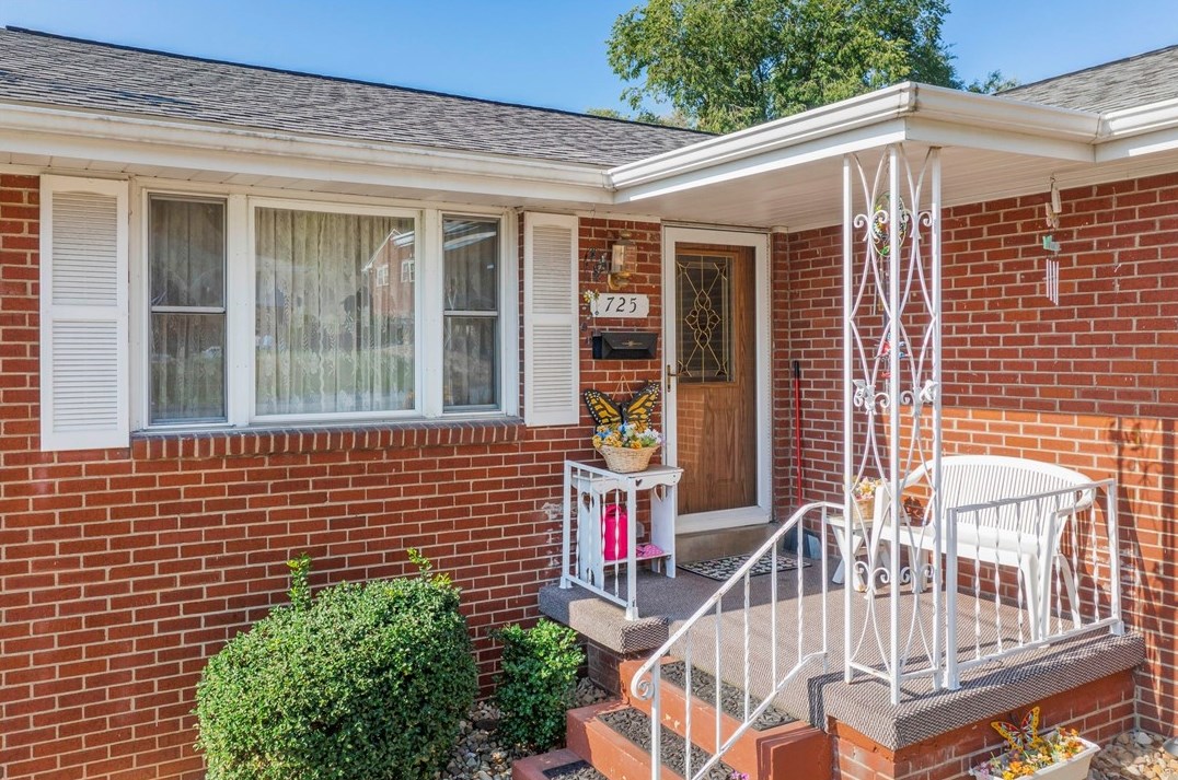 725 Summerlea Ave, Washington, PA 15301-3826