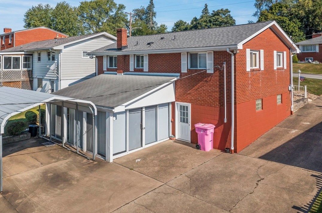 725 Summerlea Ave, Washington PA 15301-3827 exterior