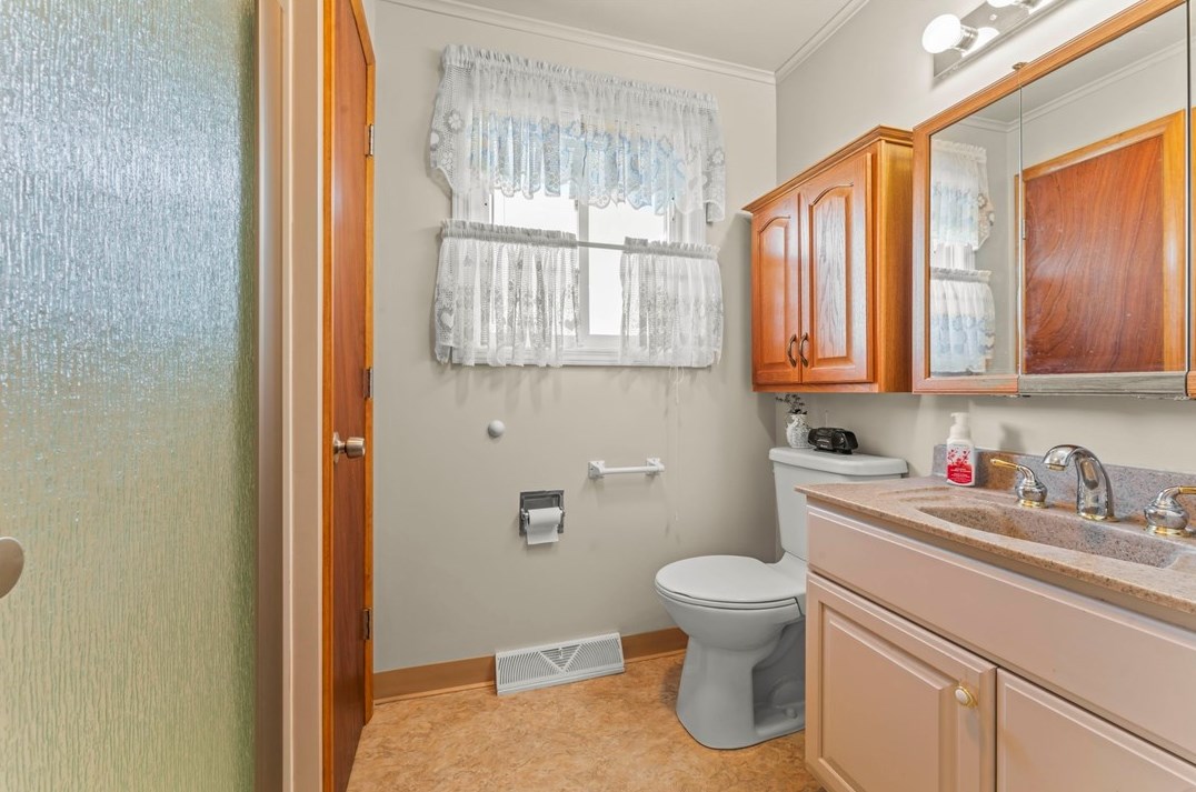 725 Summerlea Ave, Washington PA 15301-3827 exterior