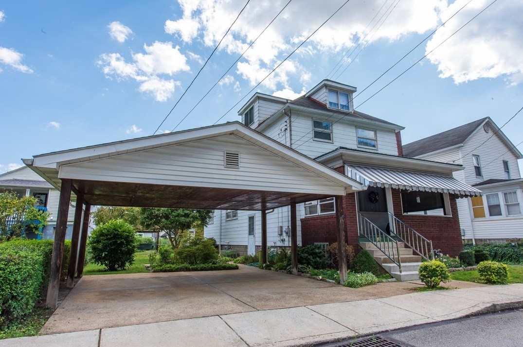 227 Quay St, East Vandergrift, PA 15629