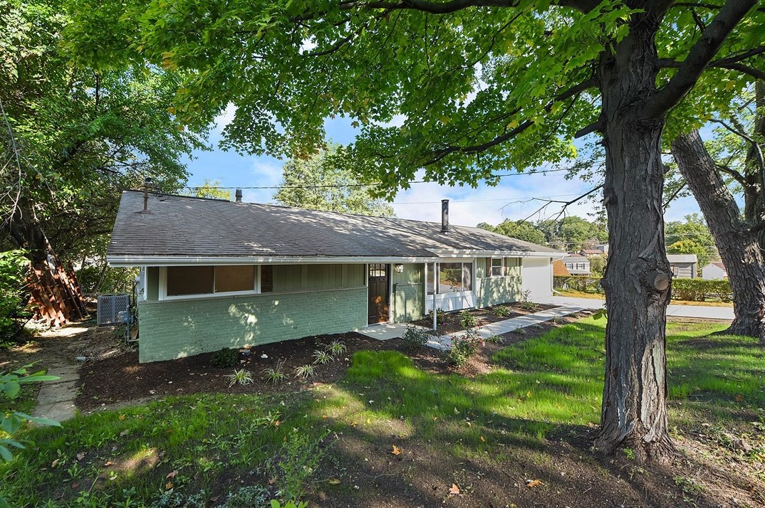 110 Hankey Farms Dr North, Noblestown, PA 15071