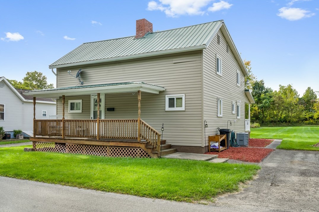 38 Lyons Ave, Fairchance, PA 15436-1160