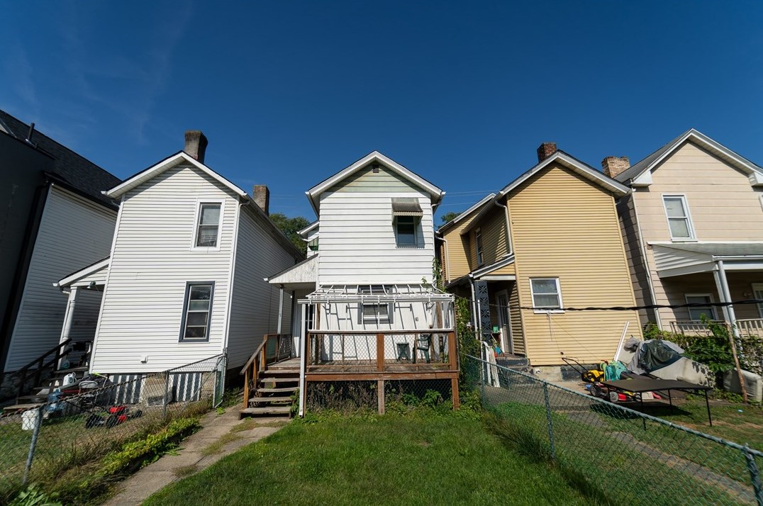 817 W Main St, Collier Township, PA 15106