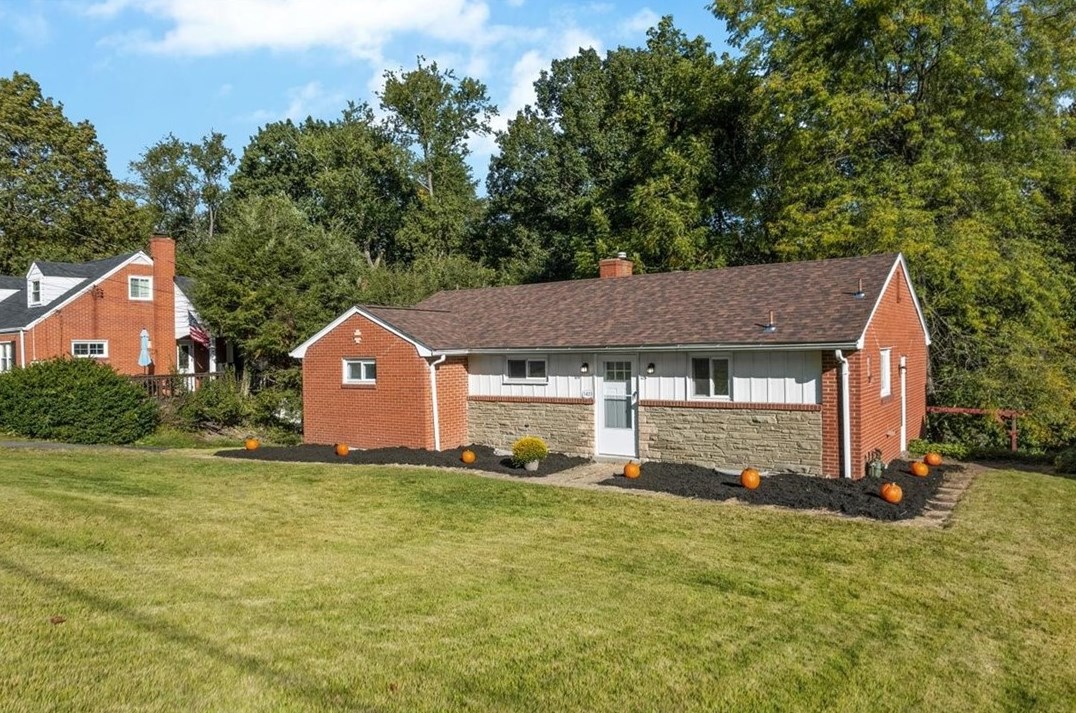 1423 Lakeside Dr, Allison Park, PA 15101-4012