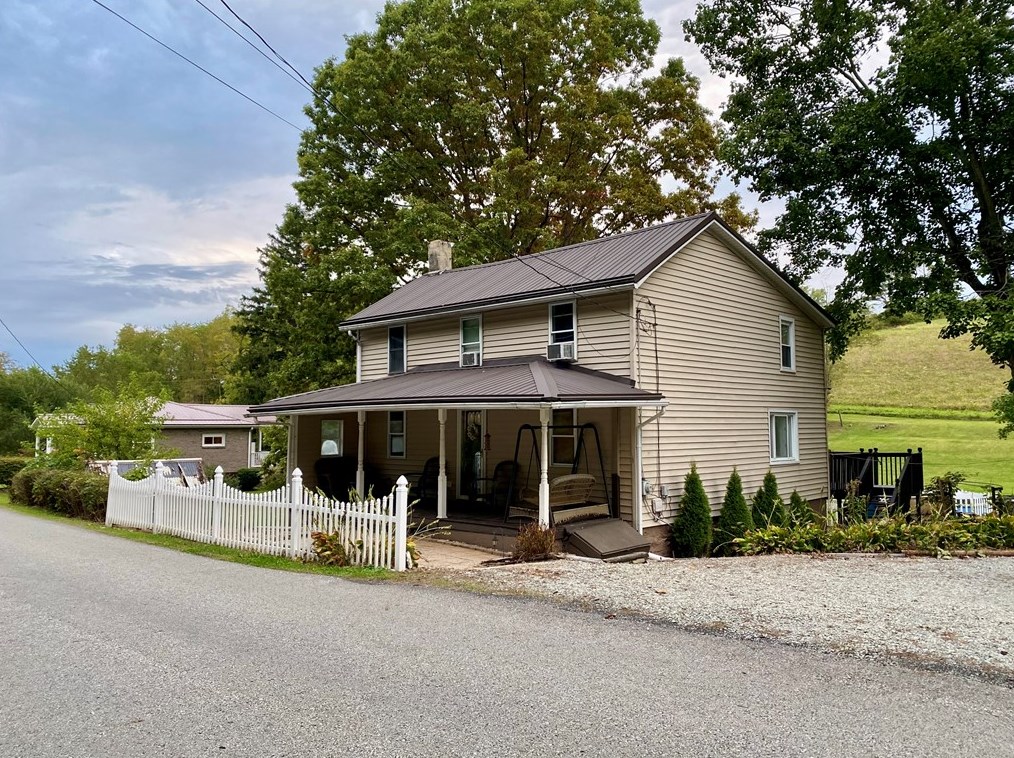 155 Spruce Hollow Rd, Connellsville, PA 15425