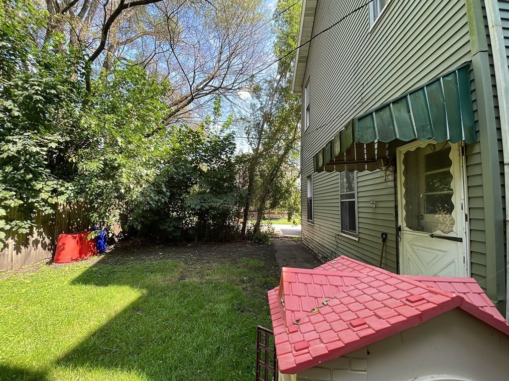 17 Darlington Ave, New Castle, PA 16102-1826