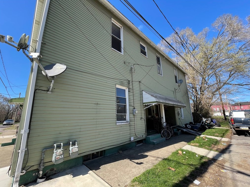 19 N Cedar St, New Castle, PA 16102
