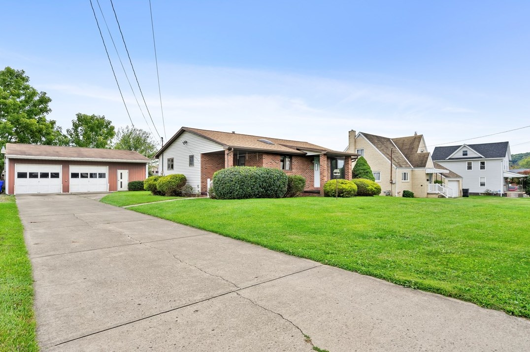 207 Hazel St, Zelienople, PA 16063