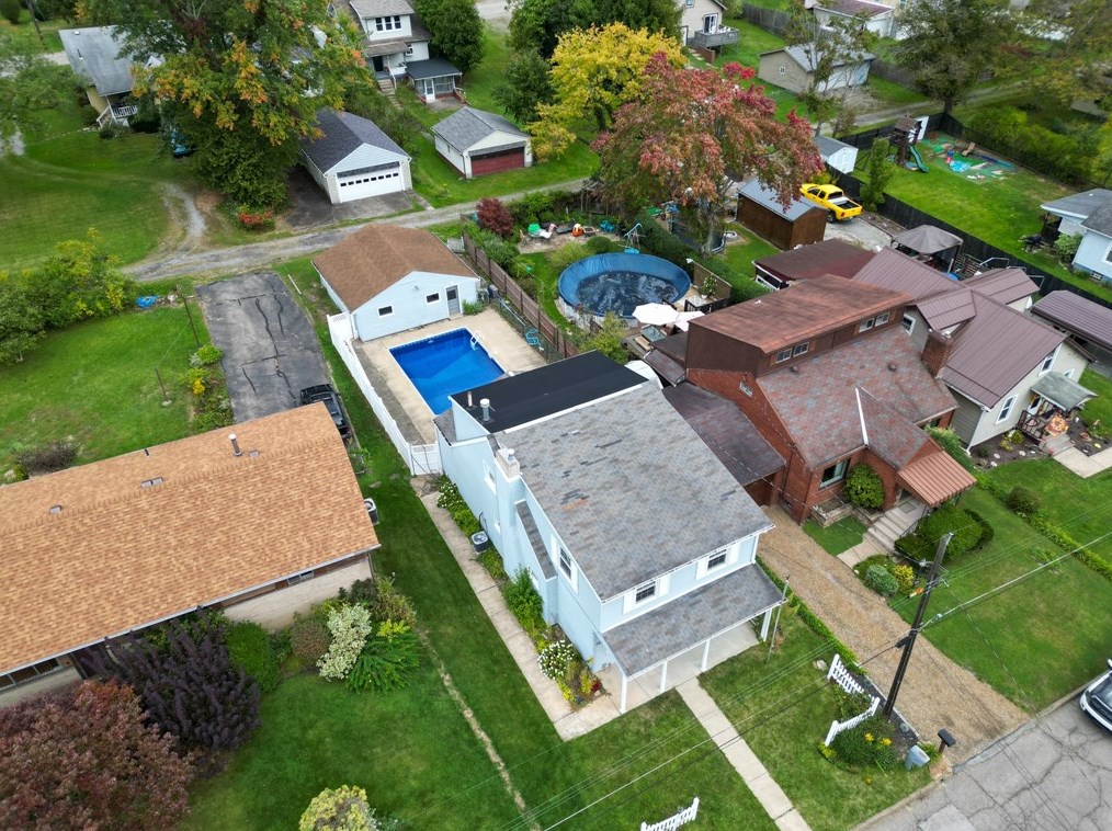 2518 Burgess St, Beaver Falls, PA 15010-2350
