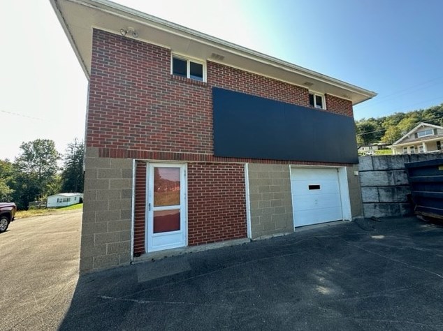 3138 Mount Morris Rd, Waynesburg PA  15370-2273 exterior