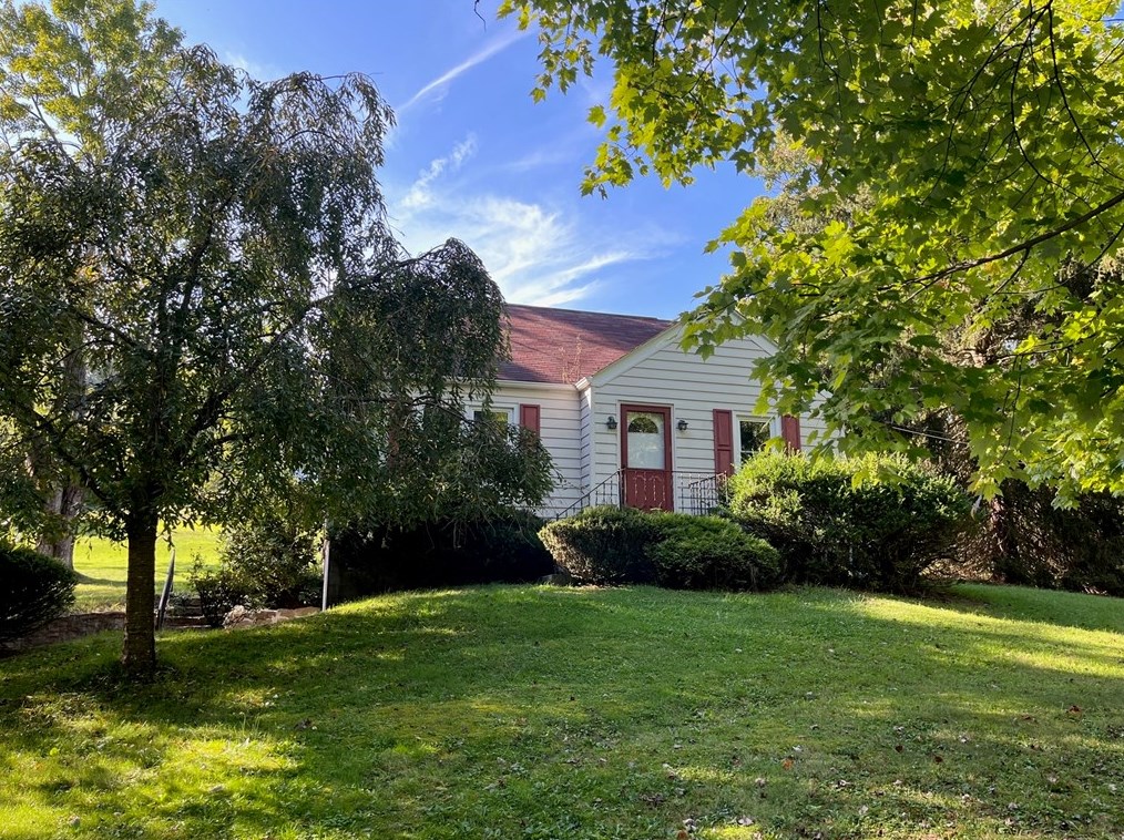 409 White School Rd, Greensburg, PA 15601-8541