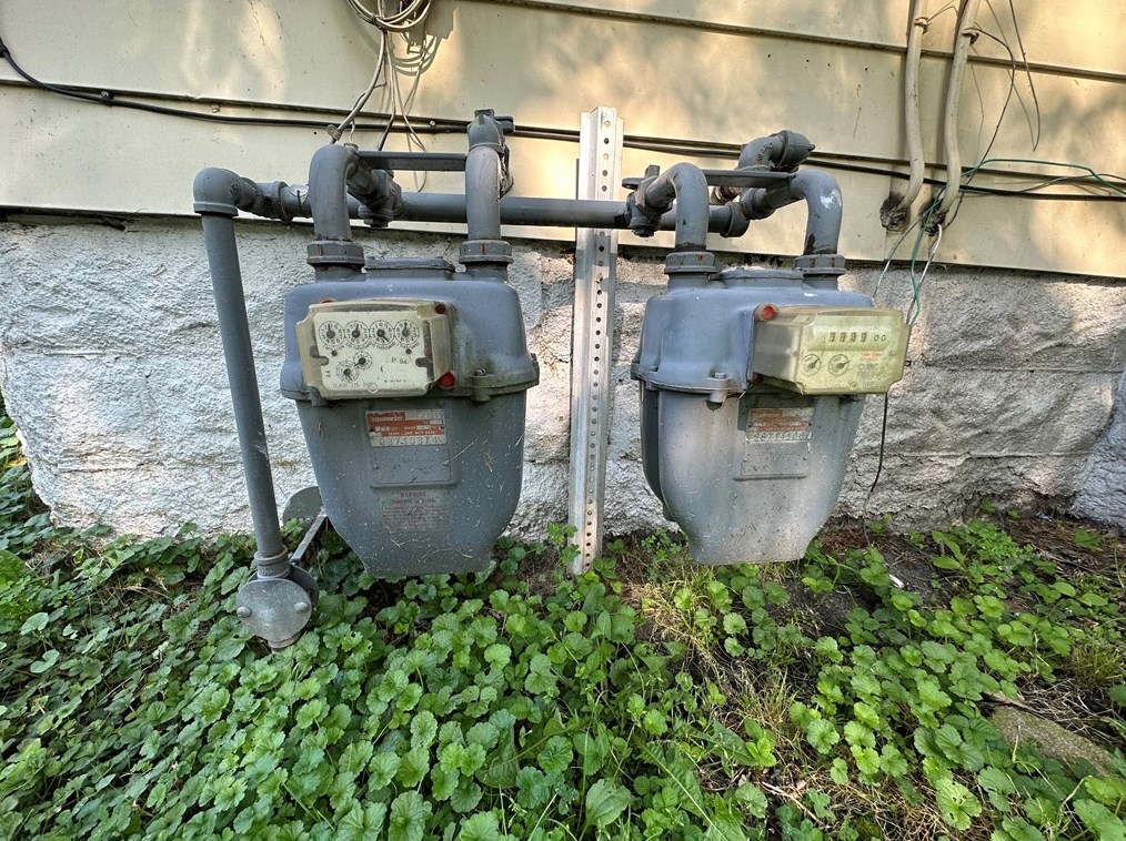 615 Oak St, New Castle, PA 16101-4154