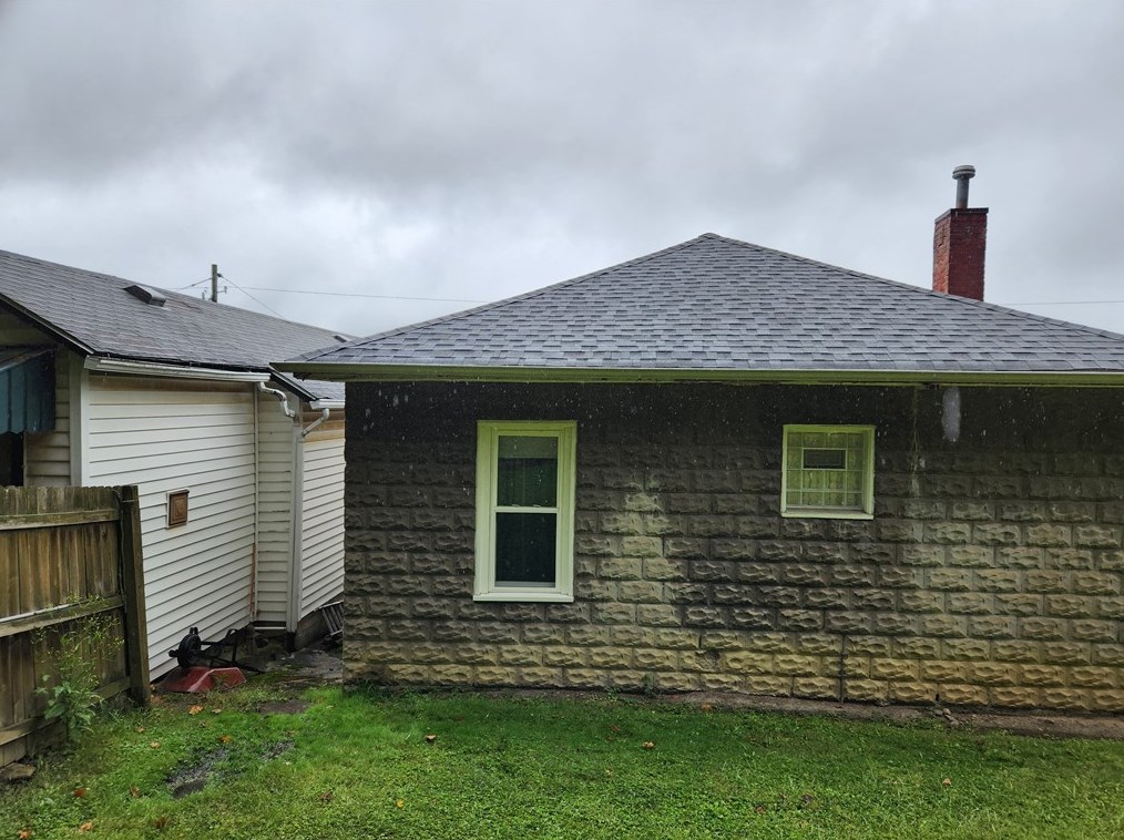 300 11th Ave, Tarentum, PA 15084-1214