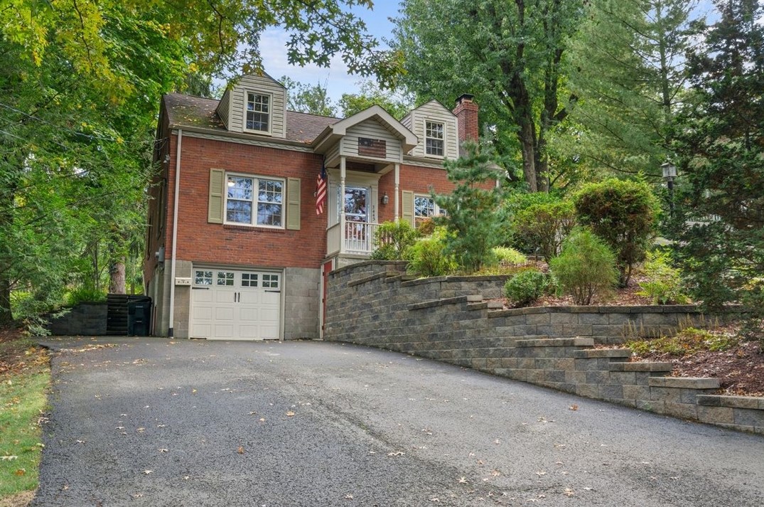 3445 Thornwood Dr, Bethel Park, PA 15102-1462
