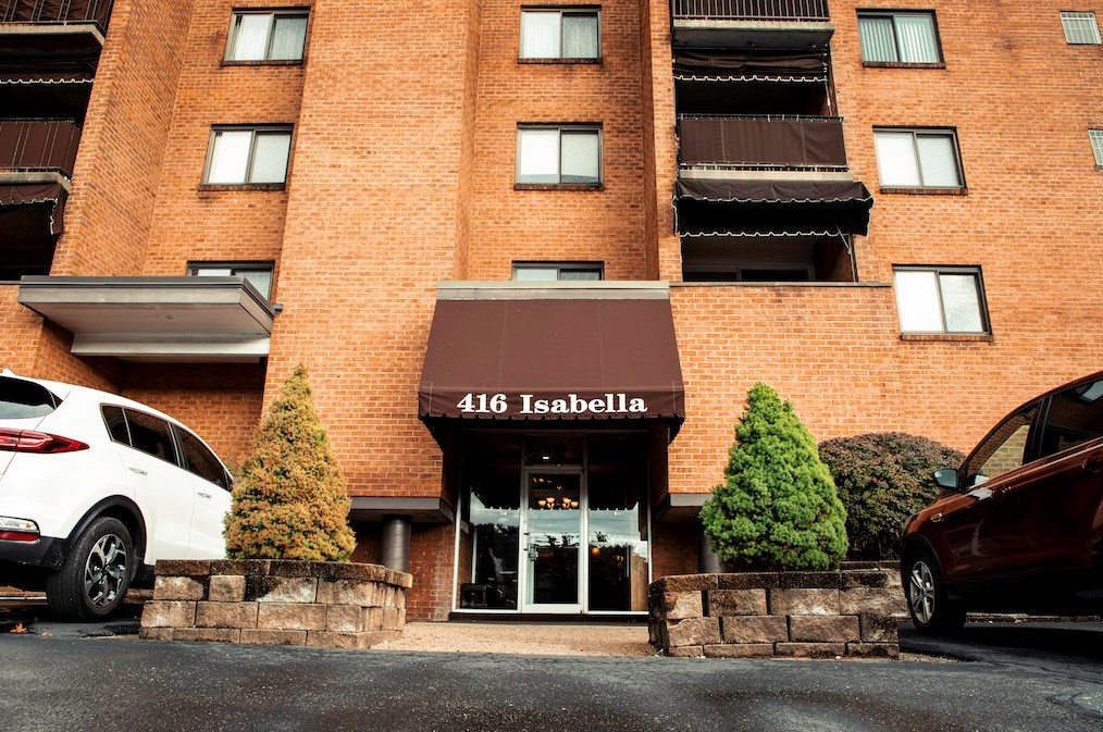 416 Isabella St #202, Oakmont, PA 15139