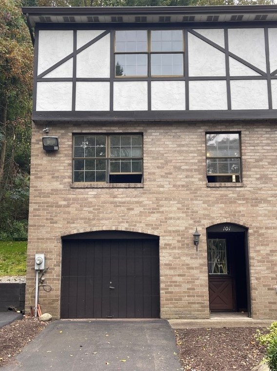 101 Newton Sq, Moon Twp, PA 15108-1040