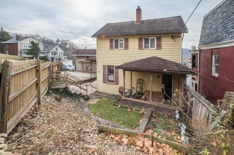 653 5th St, Monroeville PA  15140-1539 exterior