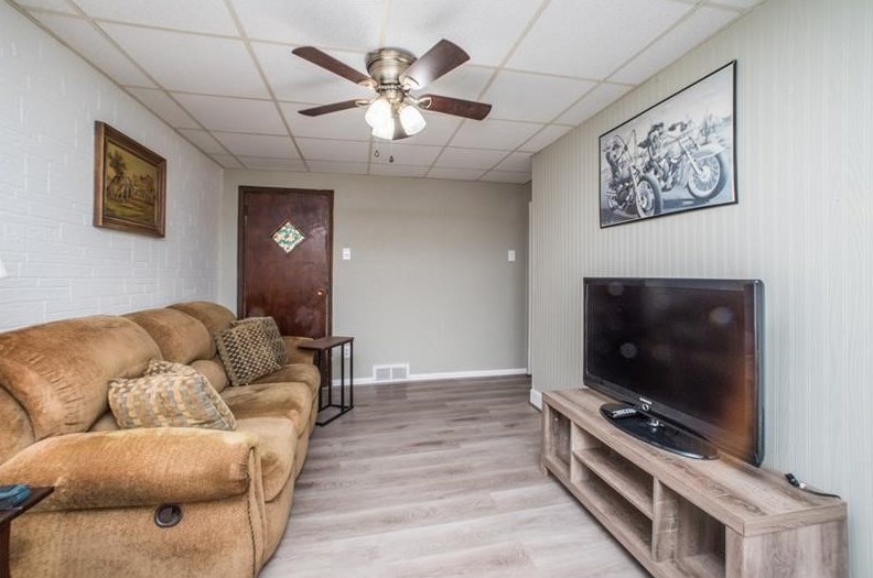 653 5th St, Monroeville PA  15140-1539 exterior