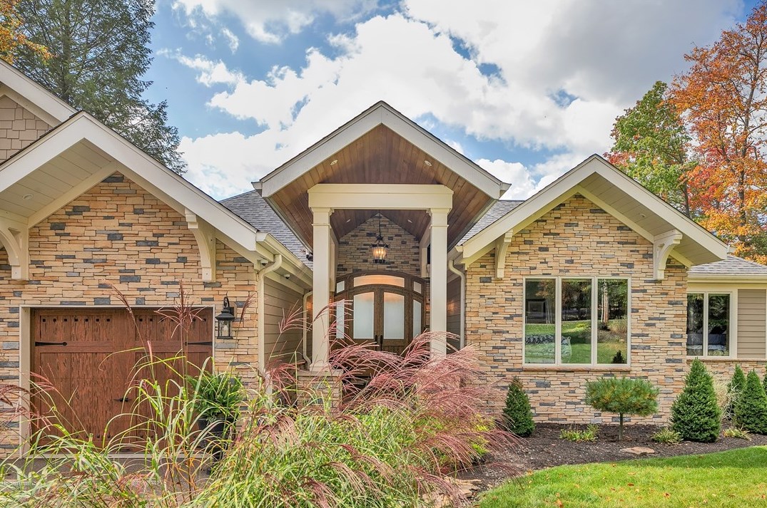 433 Peninsula Dr, Central City, PA 15926-9360