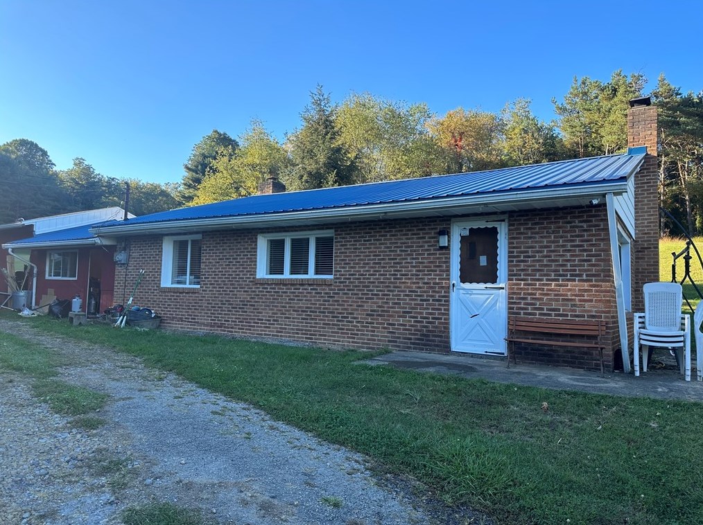 415 Short St, Freeport, PA 16229-4003