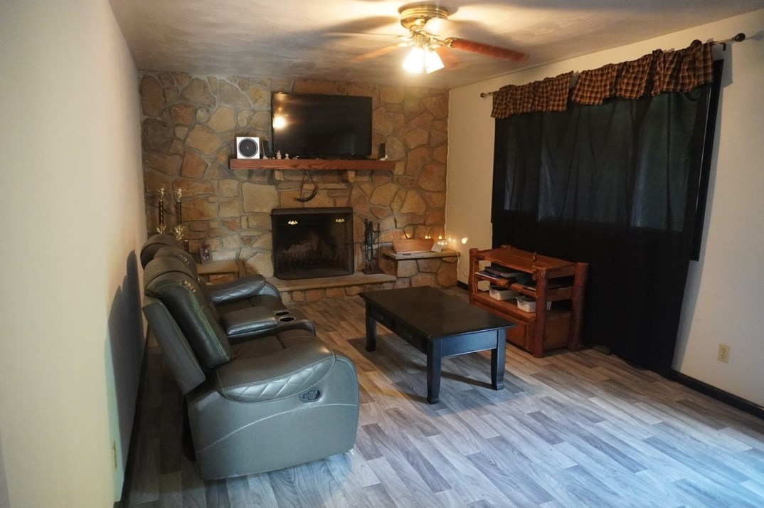 145 Coffman Rd, Acme, PA 15610
