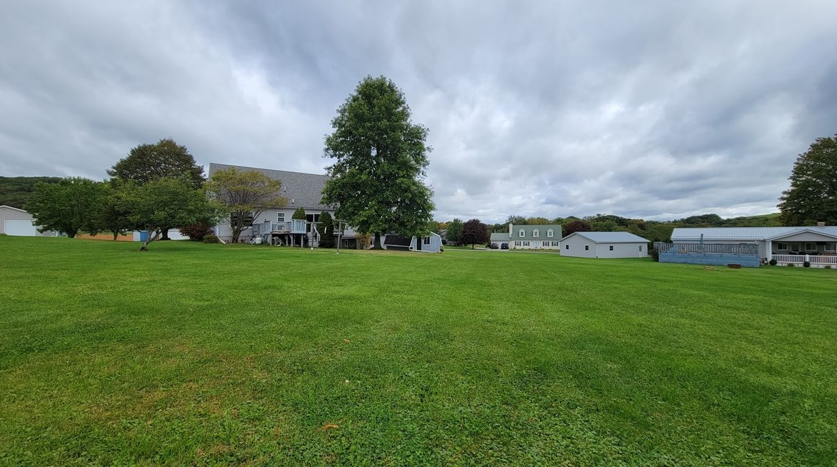 111 Swallow Ln, Rockwood, PA 15557-1205