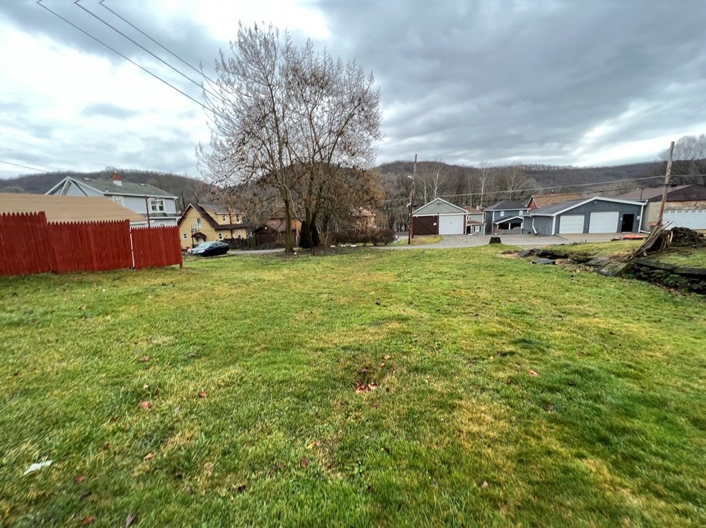 2222 7th Ave, Beaver Falls, PA 15010