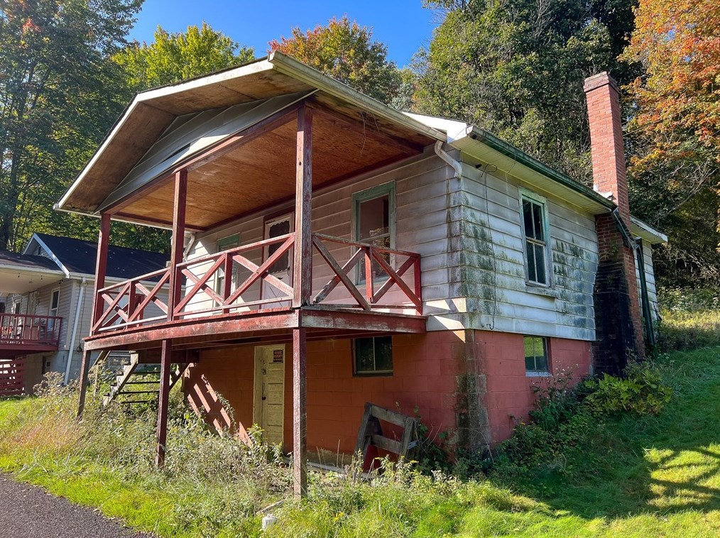 206 Zenith Rd, Butler, PA 16001-2039
