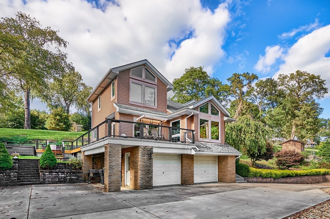 512 Argonne Blvd, Ellwood City, PA 16117-1321