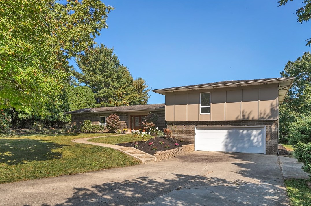 111 Southview Dr, Harmony, PA 16037