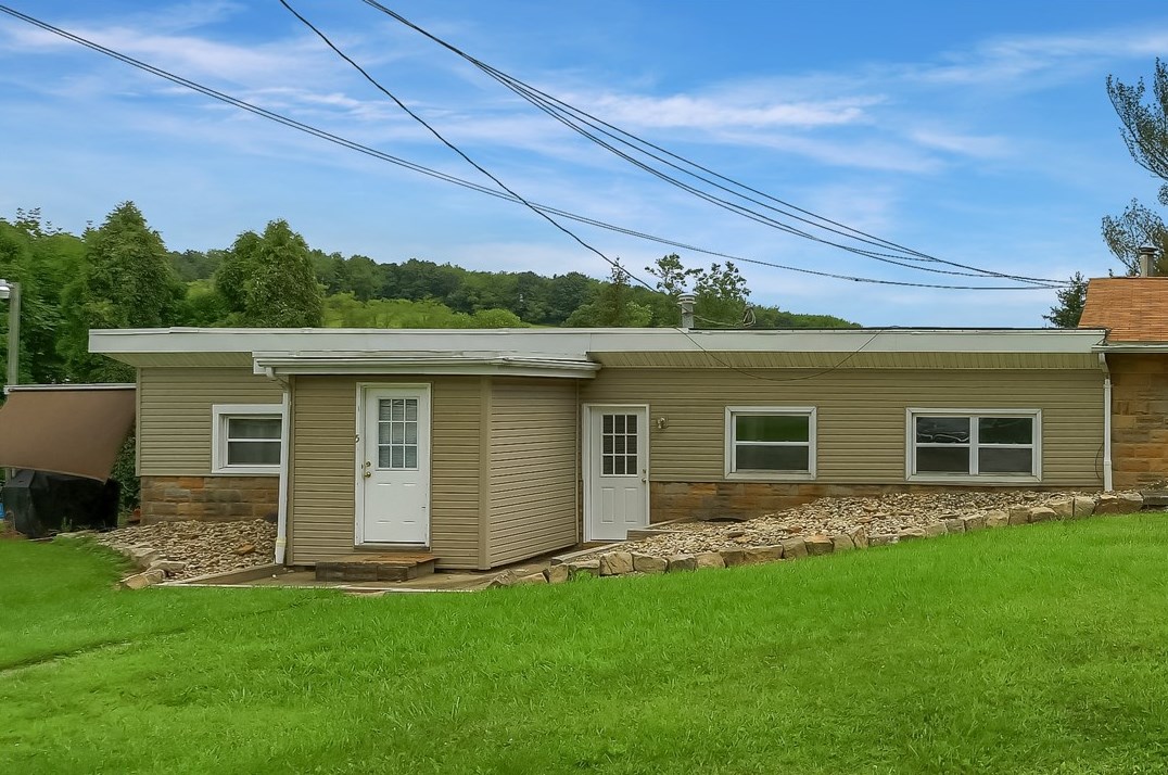110 Saltarka Ln #4, Zelienople, PA 16063
