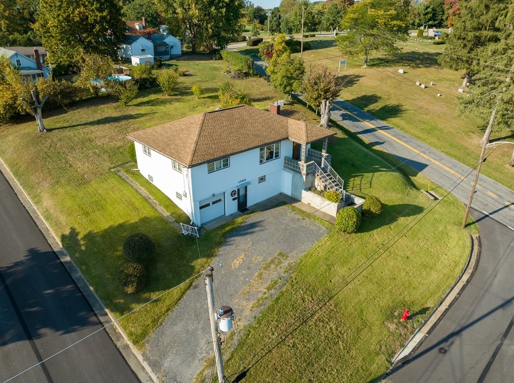 1305 Frank Ave, Jeannette, PA 15644