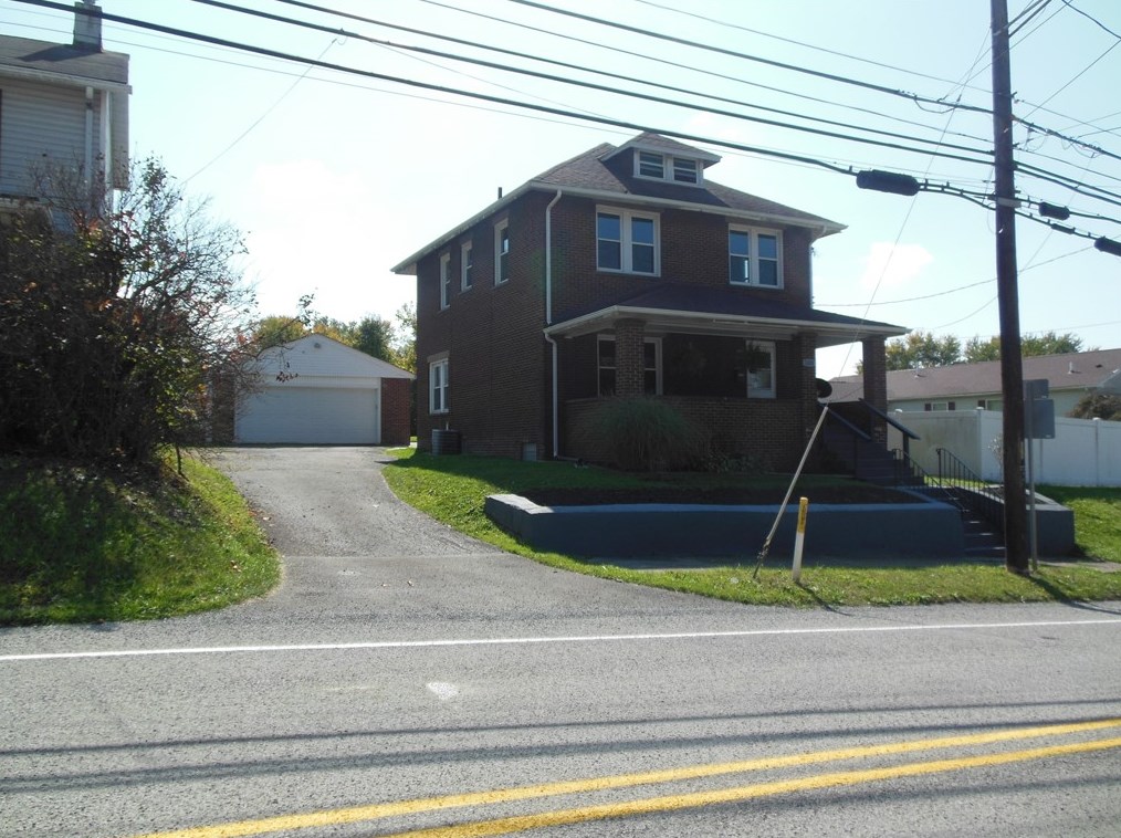 1408 Harlansburg Rd, New Castle, PA 16101