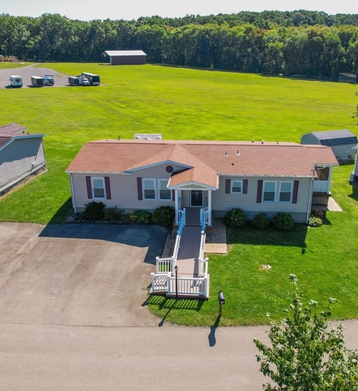 216 Nazarene Ln, Butler, PA 16001