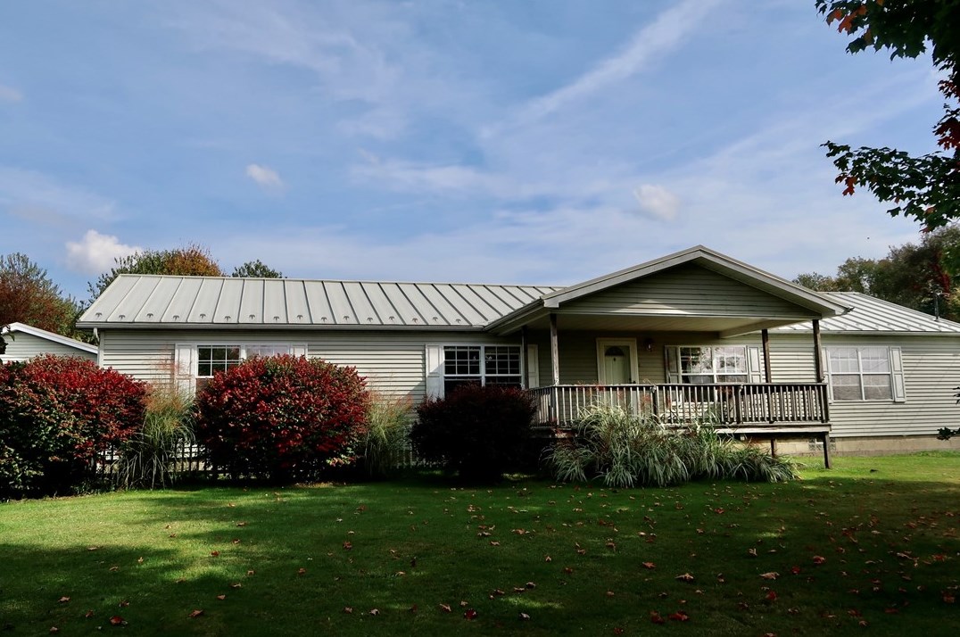 128 Airport Rd, Mercer, PA 16137-5104