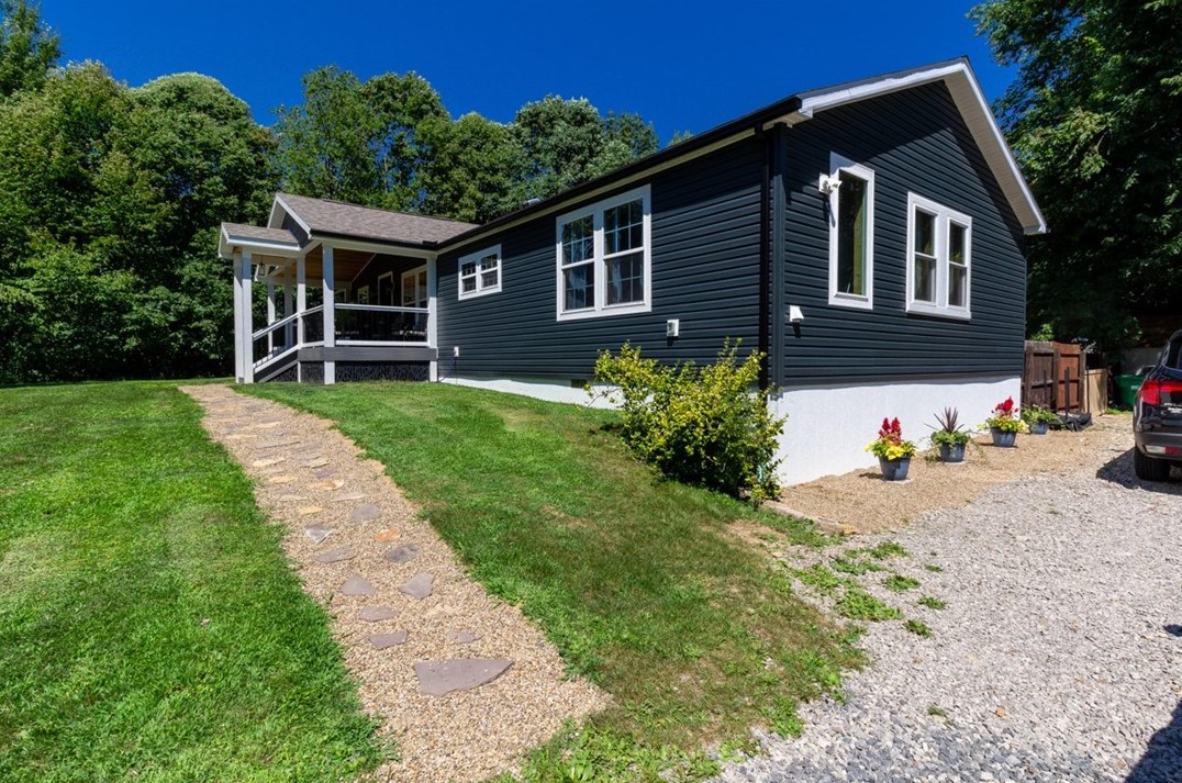 251 Acre Ave, Butler, PA 16001-2627