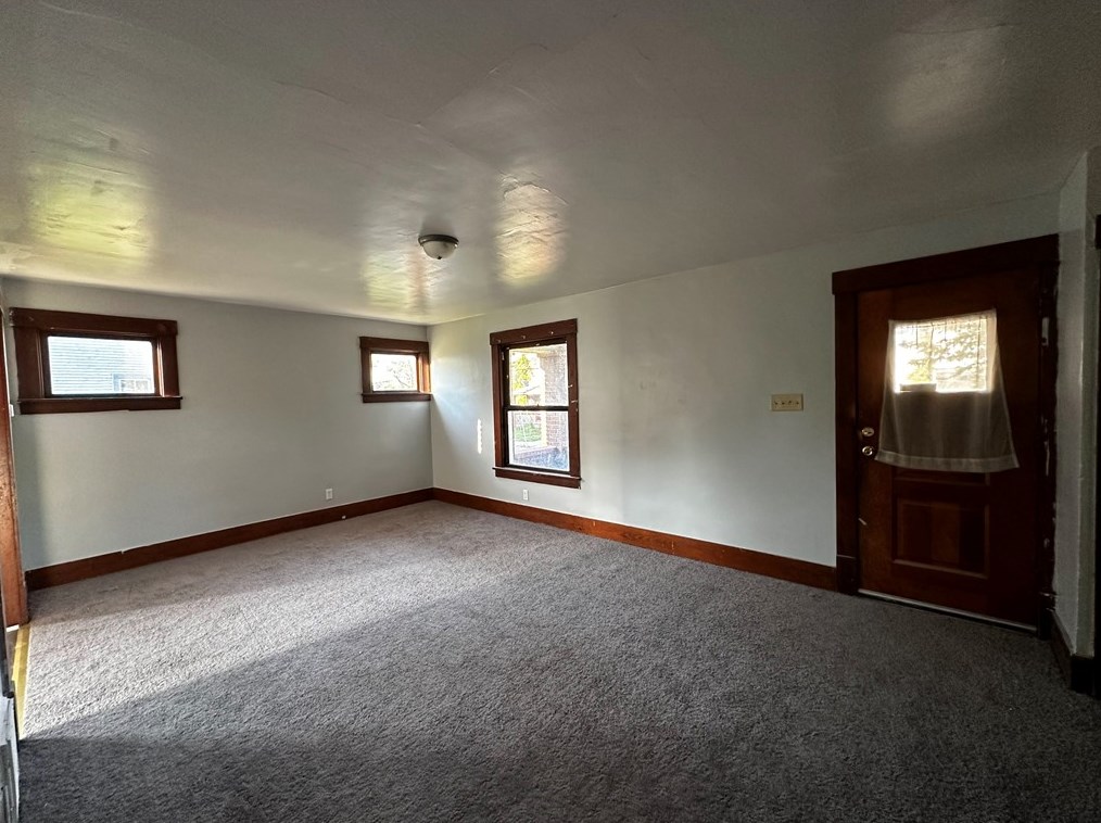 377 New Castle Ave, Hermitage, PA 16146