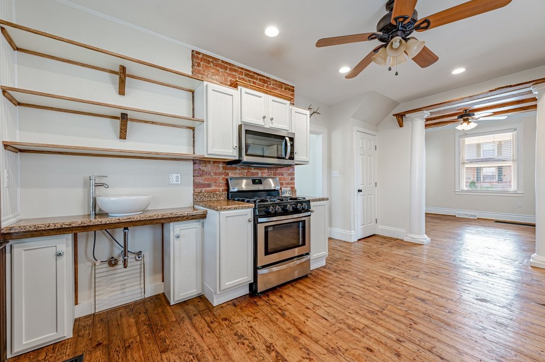 519 Oakland Ave, Greensburg PA  15601-4033 exterior