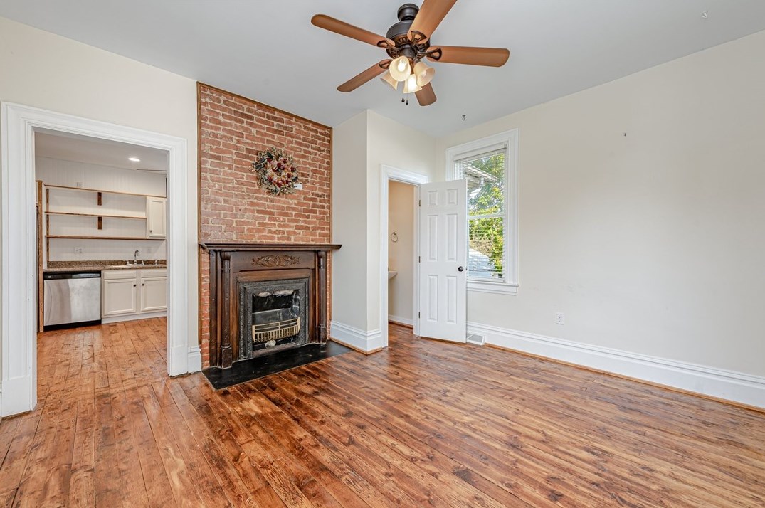 519 Oakland Ave, Greensburg PA  15601-4033 exterior