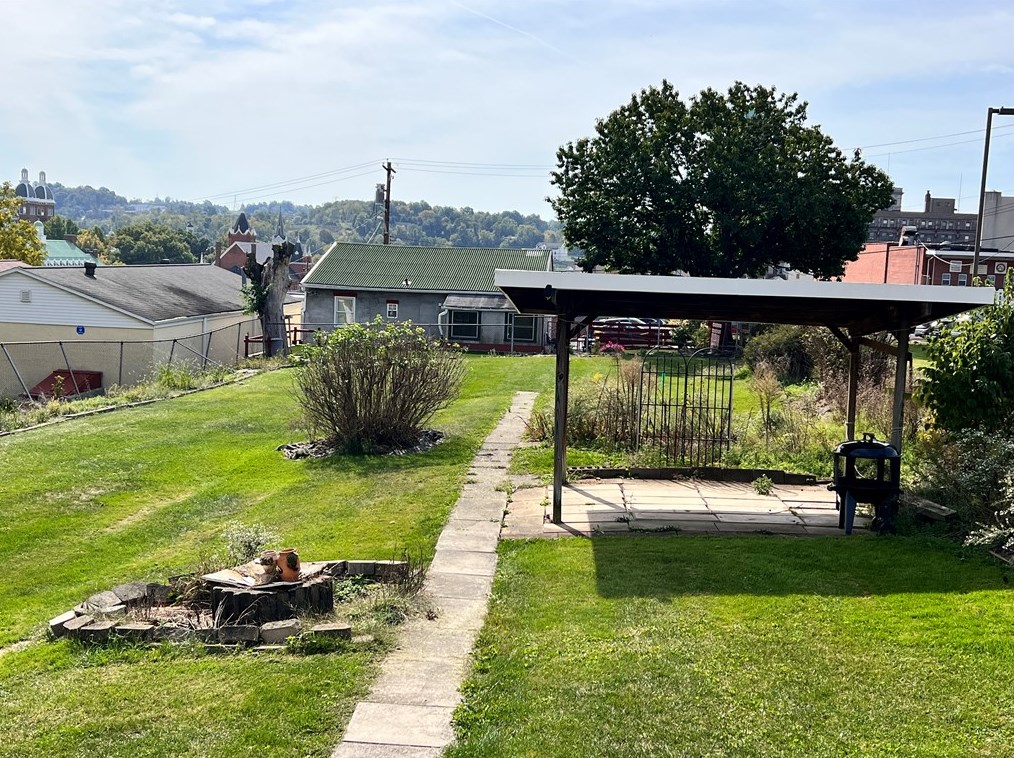 46 Walnut St, Washington, PA 15301-4320